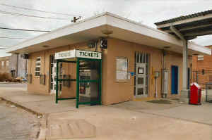 Far-Rockaway_3-04_WilliamGilligan.jpg (88971 bytes)